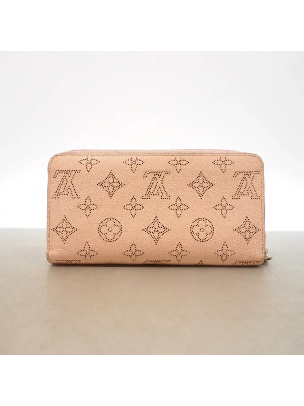 Louis Vuitton Wallet Mahina Zippy Magnolia